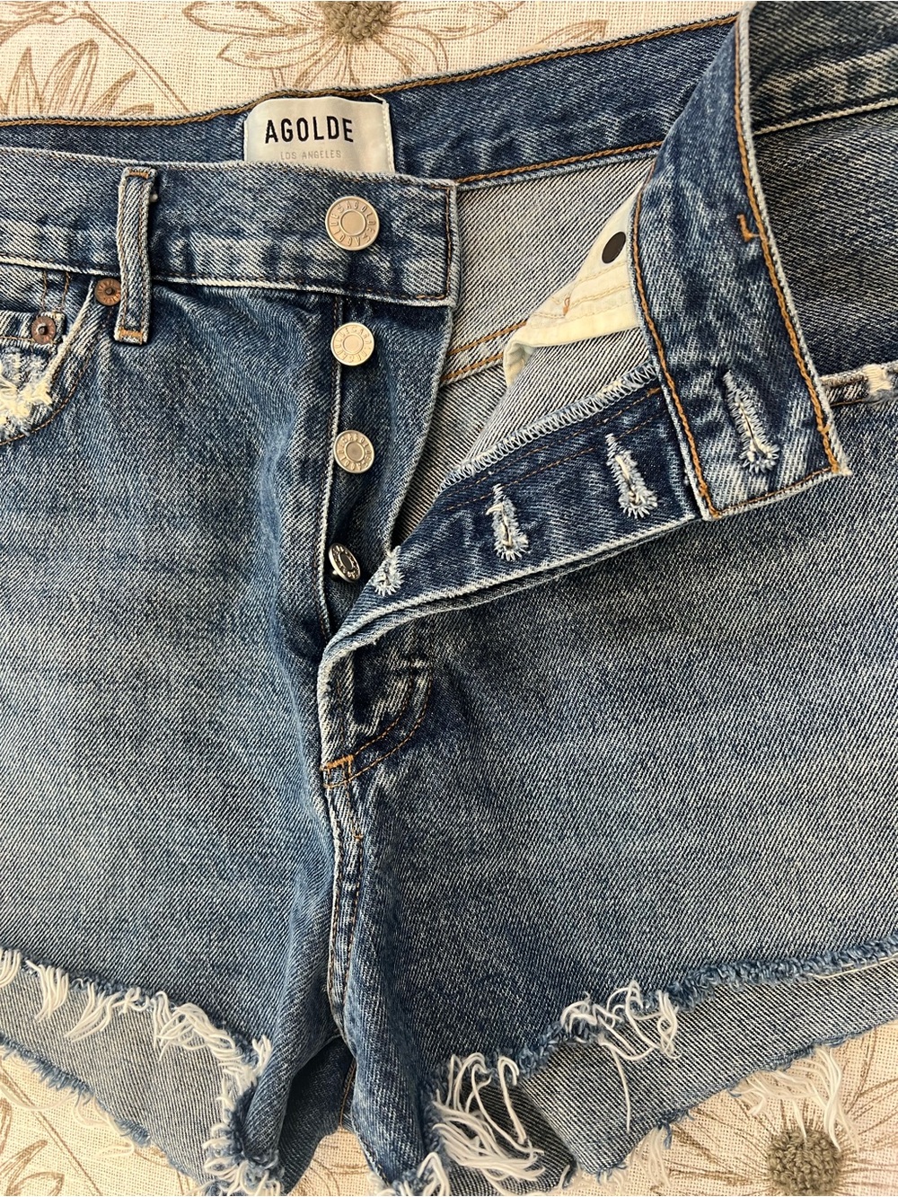 Agolde Parker Medium Blue Distressed Denim Cutoff Shorts size 28 - Picture 2 of 9